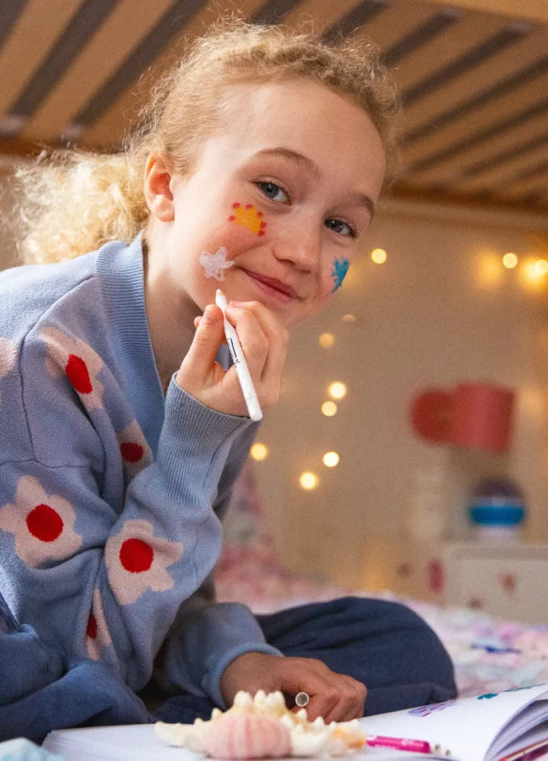 4 Fine Makeup Pencils, Yellow - Pink - Turquoise - White